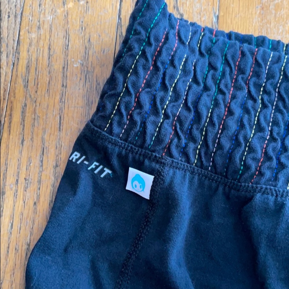 NWOT Nike Dri-Fit Capri Workout pants. Size L - Picture 3 of 4